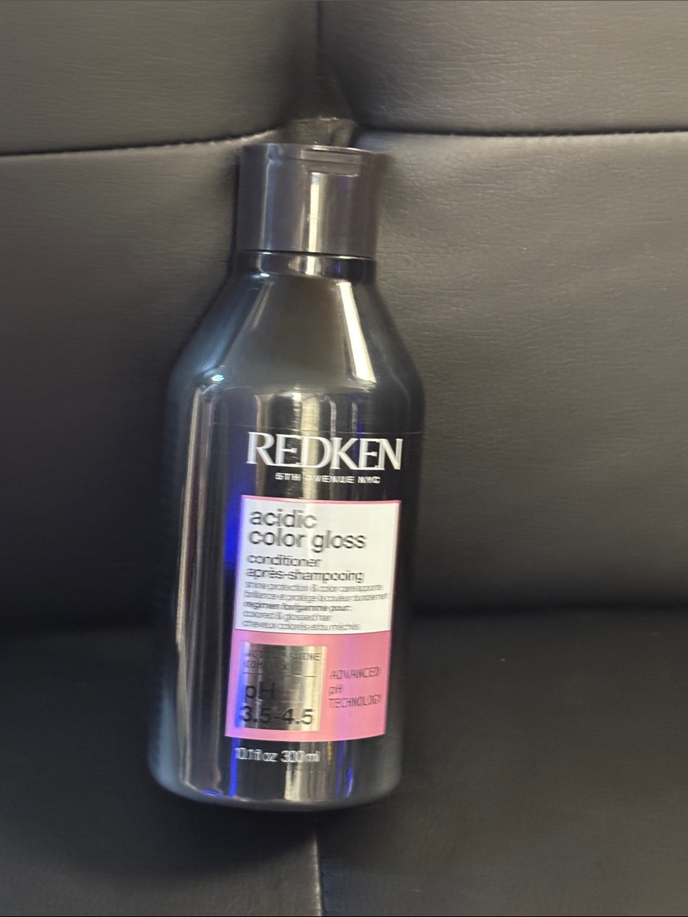 Redken Acidic Color Gloss Conditioner - Black Bottle with Pink Label
